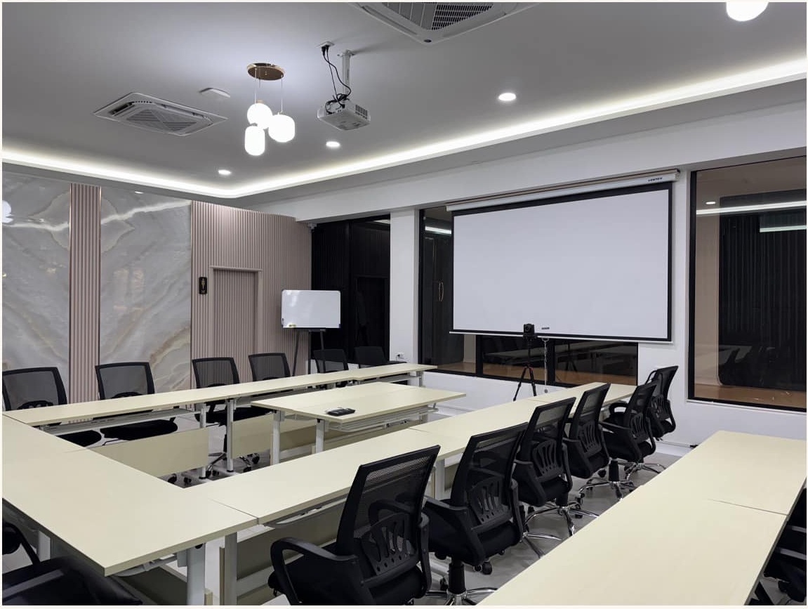 ห้องประชุมให้เช่า Chana Bangkok Hotel แบบ U-shape พร้อมจอฉาย